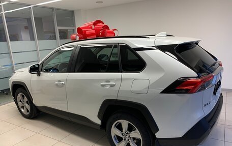 Toyota RAV4, 2019 год, 2 760 000 рублей, 2 фотография