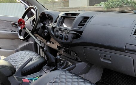 Toyota Hilux VII, 2013 год, 2 350 000 рублей, 6 фотография