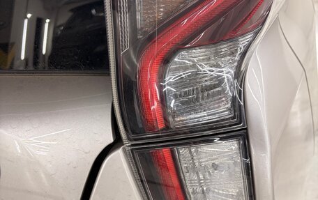 Toyota Prius IV XW50, 2016 год, 1 790 000 рублей, 13 фотография