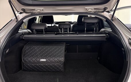 Toyota Prius IV XW50, 2016 год, 1 790 000 рублей, 14 фотография