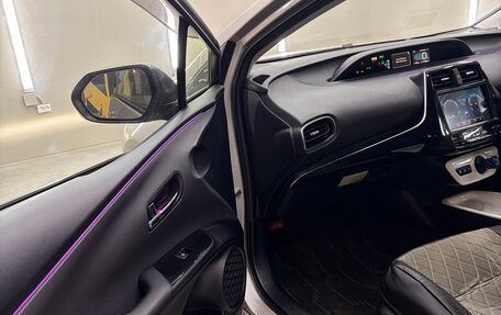 Toyota Prius IV XW50, 2016 год, 1 790 000 рублей, 18 фотография