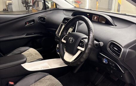 Toyota Prius IV XW50, 2016 год, 1 790 000 рублей, 22 фотография