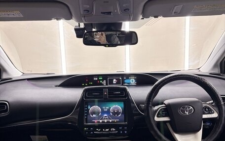 Toyota Prius IV XW50, 2016 год, 1 790 000 рублей, 17 фотография