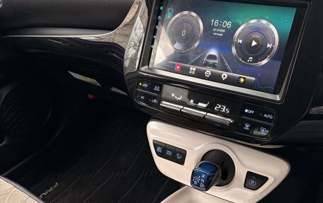 Toyota Prius IV XW50, 2016 год, 1 790 000 рублей, 21 фотография