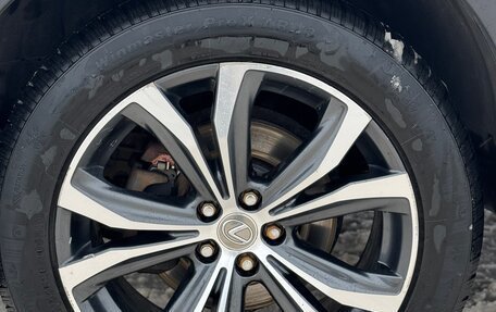 Lexus RX IV рестайлинг, 2017 год, 3 400 000 рублей, 10 фотография