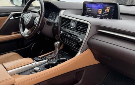 Lexus RX IV рестайлинг, 2017 год, 3 400 000 рублей, 15 фотография