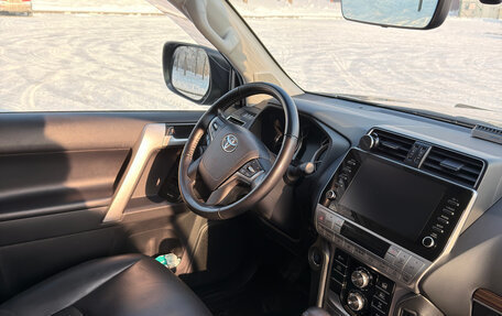 Toyota Land Cruiser Prado 150 рестайлинг 2, 2021 год, 9 100 000 рублей, 12 фотография