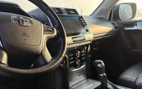 Toyota Land Cruiser Prado 150 рестайлинг 2, 2021 год, 9 100 000 рублей, 14 фотография