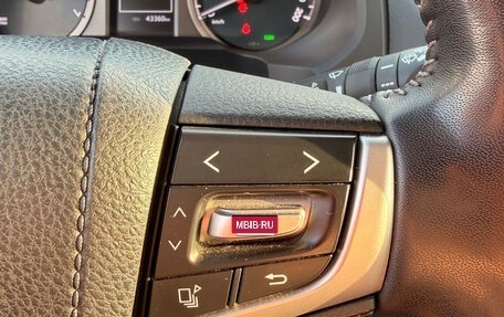 Toyota Land Cruiser Prado 150 рестайлинг 2, 2021 год, 9 100 000 рублей, 21 фотография