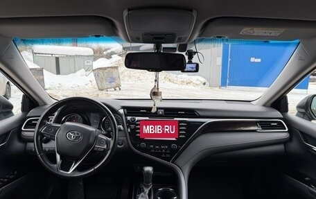 Toyota Camry, 2018 год, 2 550 000 рублей, 8 фотография