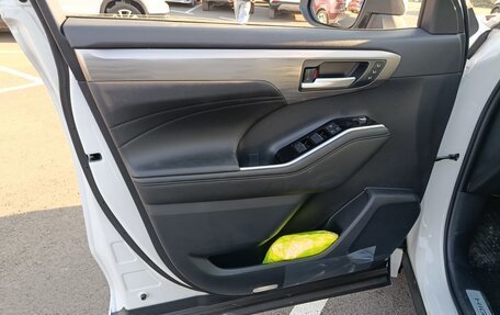 Toyota Highlander, 2025 год, 7 999 000 рублей, 11 фотография