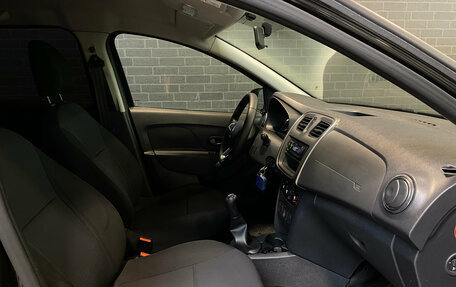 Renault Logan II, 2018 год, 640 000 рублей, 9 фотография