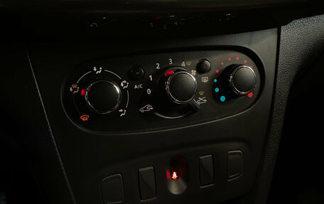 Renault Logan II, 2018 год, 640 000 рублей, 12 фотография