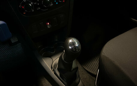 Renault Logan II, 2018 год, 640 000 рублей, 13 фотография