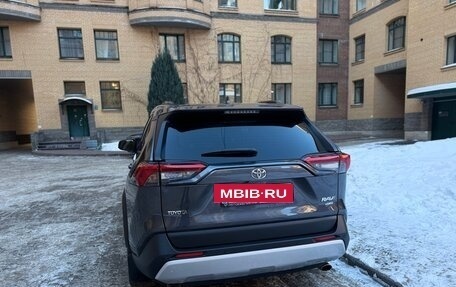 Toyota RAV4, 2022 год, 4 200 000 рублей, 3 фотография