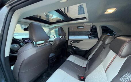 Toyota RAV4, 2022 год, 4 200 000 рублей, 9 фотография