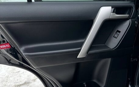 Toyota Land Cruiser Prado 150 рестайлинг 2, 2017 год, 5 200 000 рублей, 11 фотография