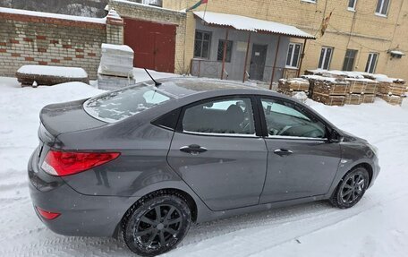 Hyundai Solaris II рестайлинг, 2013 год, 5 фотография