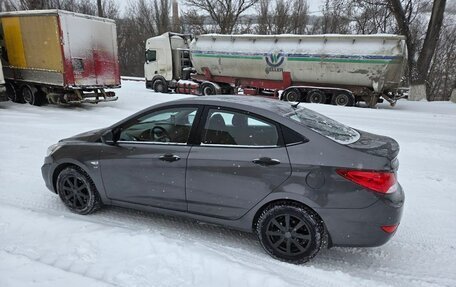 Hyundai Solaris II рестайлинг, 2013 год, 4 фотография