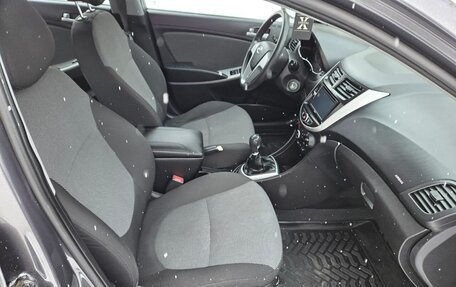 Hyundai Solaris II рестайлинг, 2013 год, 21 фотография