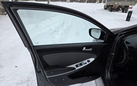 Hyundai Solaris II рестайлинг, 2013 год, 18 фотография