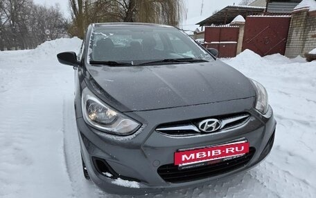 Hyundai Solaris II рестайлинг, 2013 год, 12 фотография