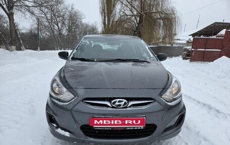 Hyundai Solaris II рестайлинг, 2013 год, 13 фотография