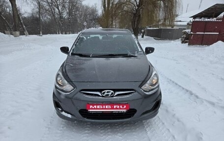 Hyundai Solaris II рестайлинг, 2013 год, 11 фотография