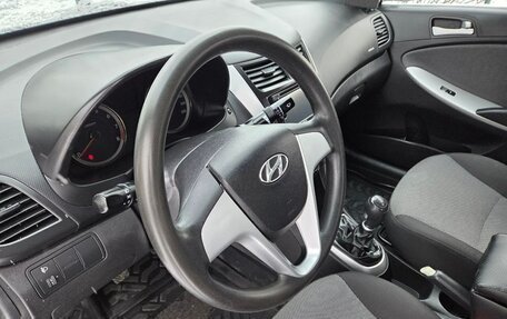 Hyundai Solaris II рестайлинг, 2013 год, 27 фотография