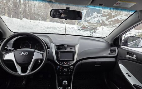 Hyundai Solaris II рестайлинг, 2013 год, 26 фотография