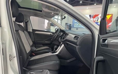 Volkswagen T-Roc I, 2021 год, 1 750 000 рублей, 13 фотография