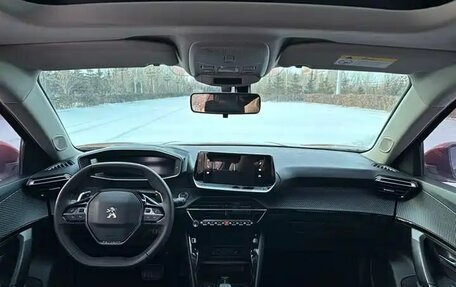 Peugeot 2008 II, 2022 год, 1 890 000 рублей, 10 фотография