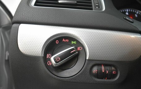 Volkswagen Jetta VI, 2013 год, 899 000 рублей, 8 фотография