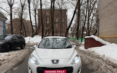 Peugeot 308 II, 2011 год, 725 000 рублей, 2 фотография