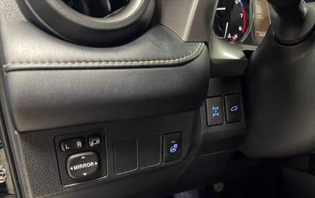 Toyota RAV4, 2017 год, 2 600 000 рублей, 14 фотография