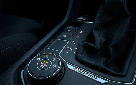 Volkswagen Tiguan II, 2019 год, 2 900 000 рублей, 16 фотография