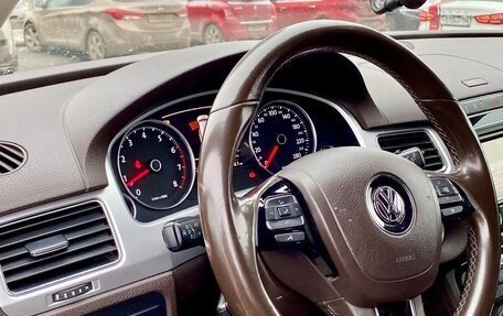 Volkswagen Touareg III, 2015 год, 2 950 000 рублей, 6 фотография