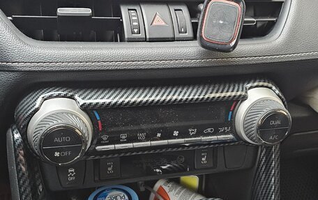 Toyota RAV4, 2020 год, 3 900 000 рублей, 6 фотография