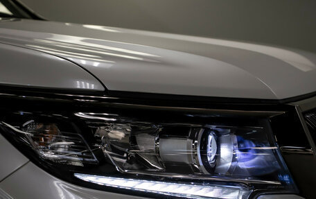 Toyota Land Cruiser Prado 150 рестайлинг 2, 2021 год, 6 488 000 рублей, 30 фотография