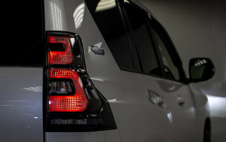 Toyota Land Cruiser Prado 150 рестайлинг 2, 2021 год, 6 488 000 рублей, 34 фотография