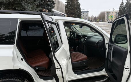 Toyota Land Cruiser Prado 150 рестайлинг 2, 2017 год, 4 900 000 рублей, 14 фотография