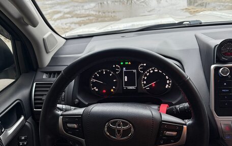 Toyota Land Cruiser Prado 150 рестайлинг 2, 2017 год, 4 900 000 рублей, 11 фотография