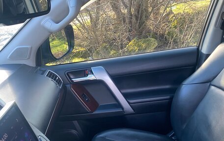 Toyota Land Cruiser Prado 150 рестайлинг 2, 2016 год, 4 800 000 рублей, 21 фотография