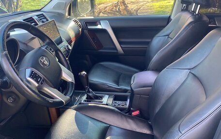 Toyota Land Cruiser Prado 150 рестайлинг 2, 2016 год, 4 800 000 рублей, 26 фотография