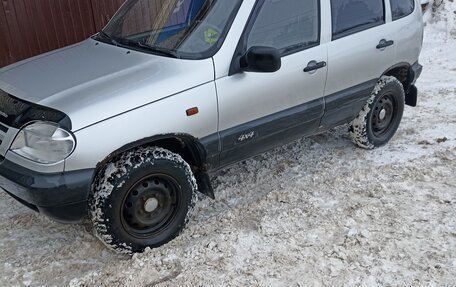 Chevrolet Niva I рестайлинг, 2004 год, 239 000 рублей, 3 фотография
