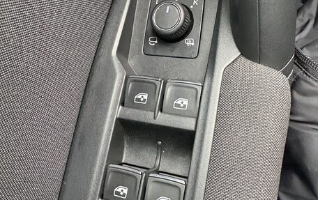 Volkswagen Tiguan II, 2021 год, 2 500 000 рублей, 24 фотография