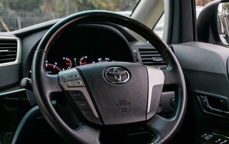 Toyota Vellfire I, 2013 год, 2 399 000 рублей, 18 фотография