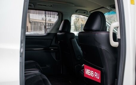 Toyota Vellfire I, 2013 год, 2 399 000 рублей, 17 фотография