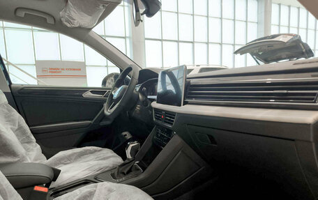 Volkswagen Tiguan II, 2025 год, 3 885 000 рублей, 13 фотография