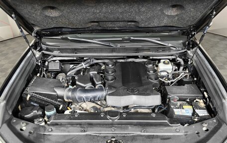 Toyota Land Cruiser Prado 150 рестайлинг 2, 2018 год, 5 450 000 рублей, 11 фотография